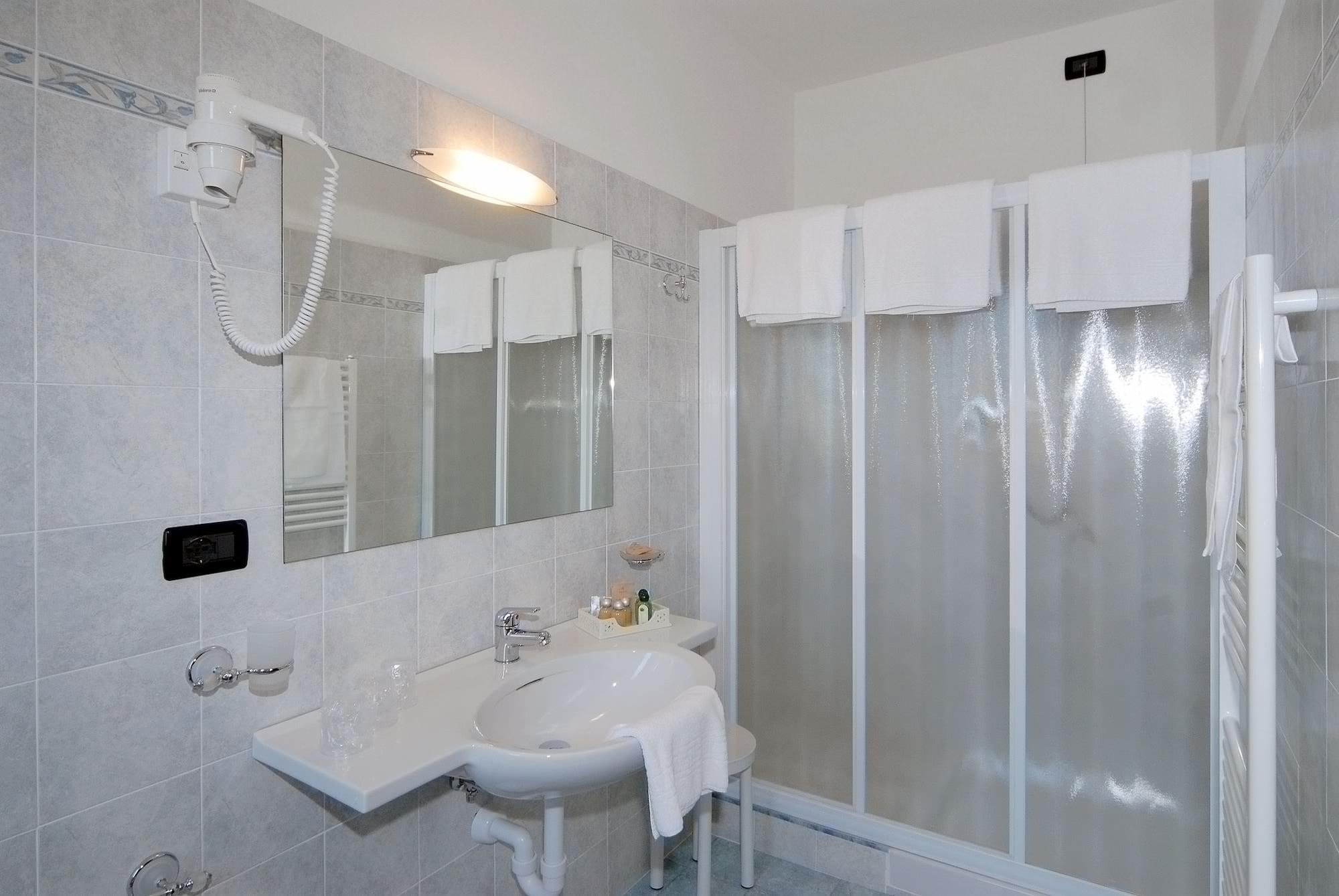 Piccolo Hotel دْيانو مارينا المظهر الخارجي الصورة