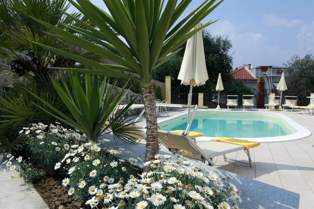 Piccolo Hotel دْيانو مارينا المظهر الخارجي الصورة