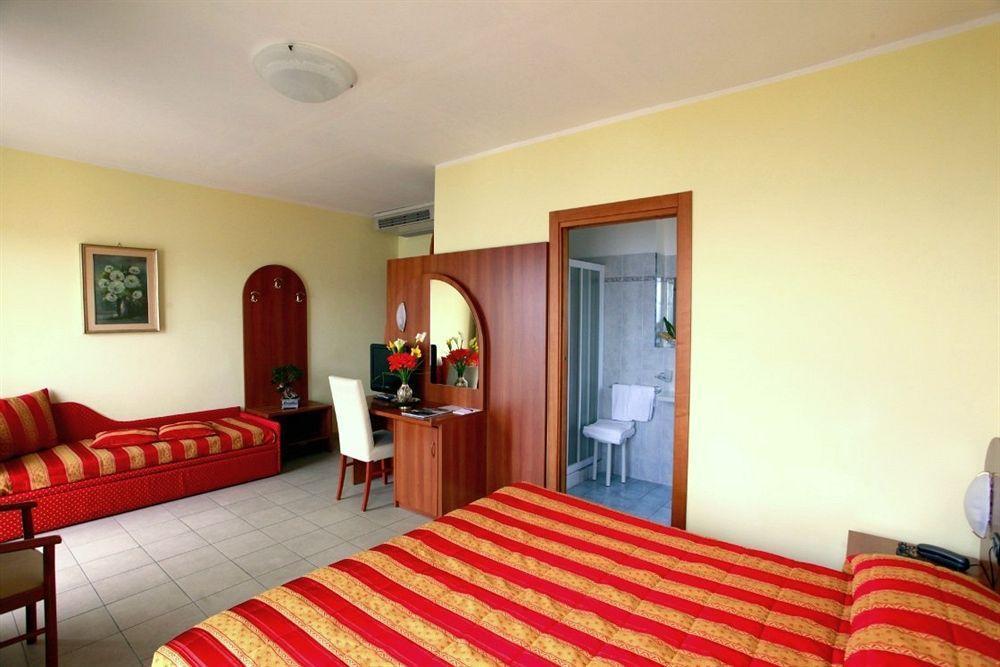 Piccolo Hotel دْيانو مارينا المظهر الخارجي الصورة