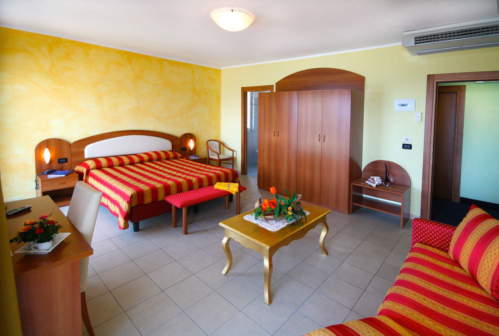 Piccolo Hotel دْيانو مارينا المظهر الخارجي الصورة