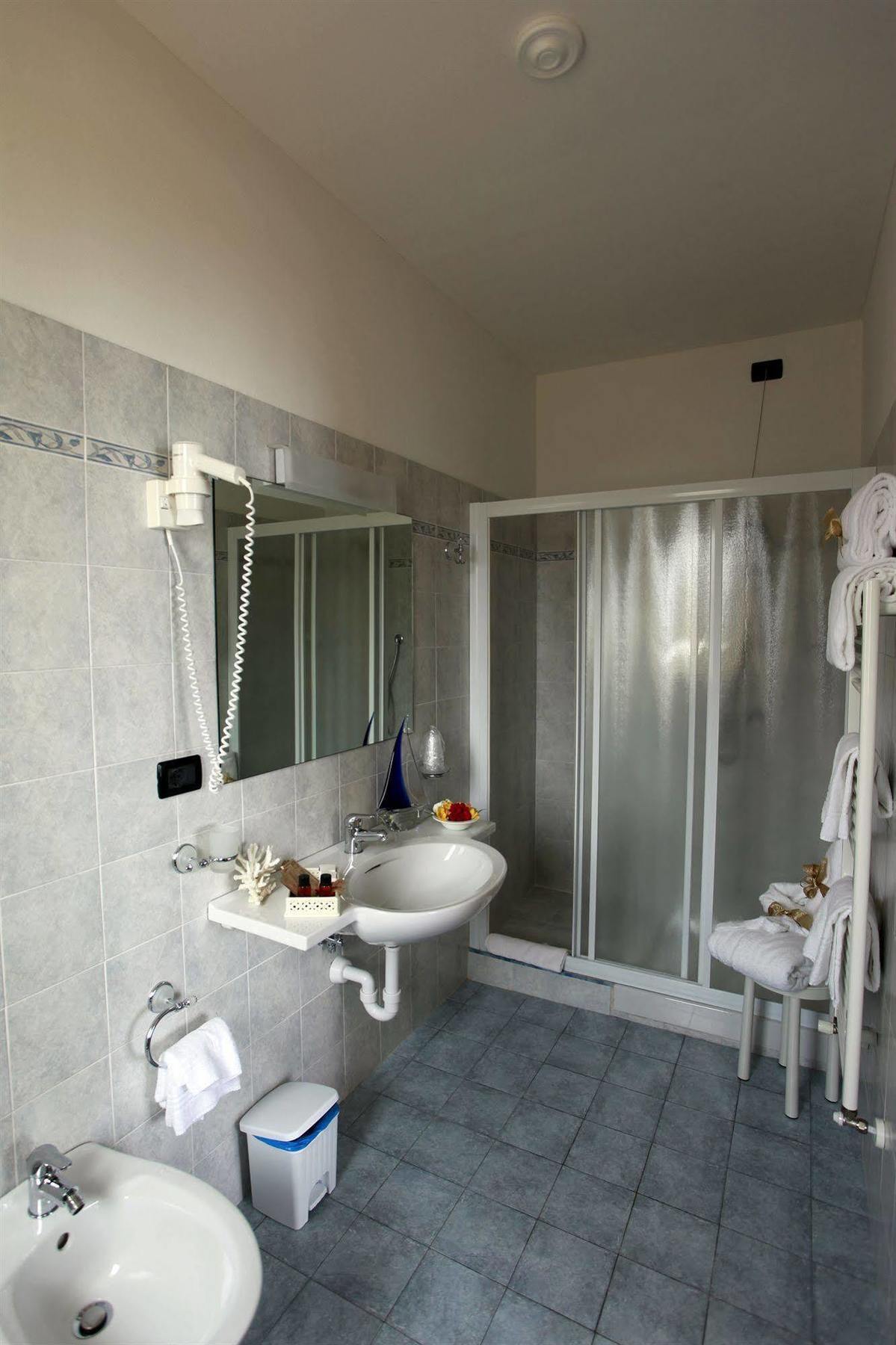 Piccolo Hotel دْيانو مارينا المظهر الخارجي الصورة