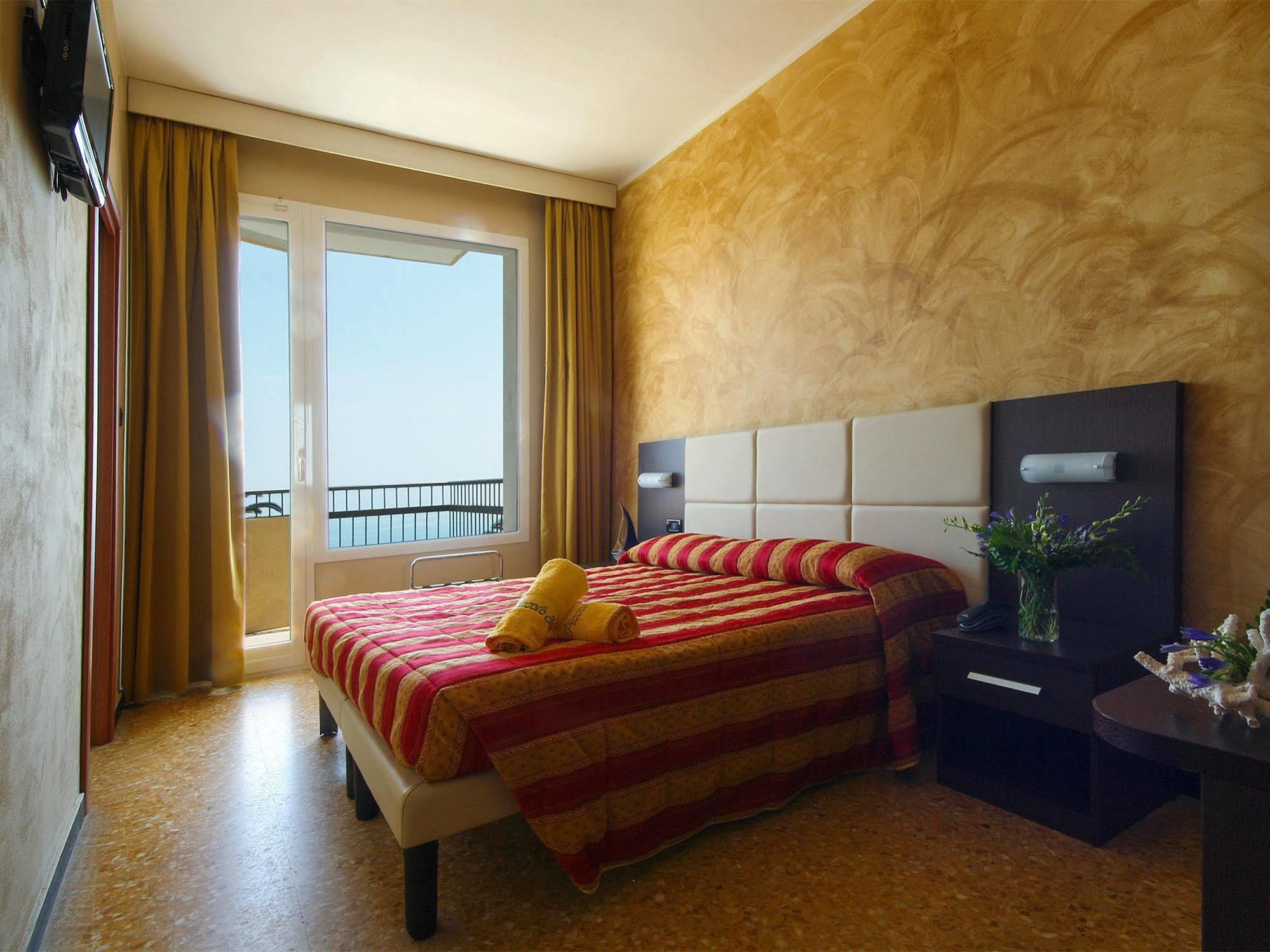 Piccolo Hotel دْيانو مارينا المظهر الخارجي الصورة