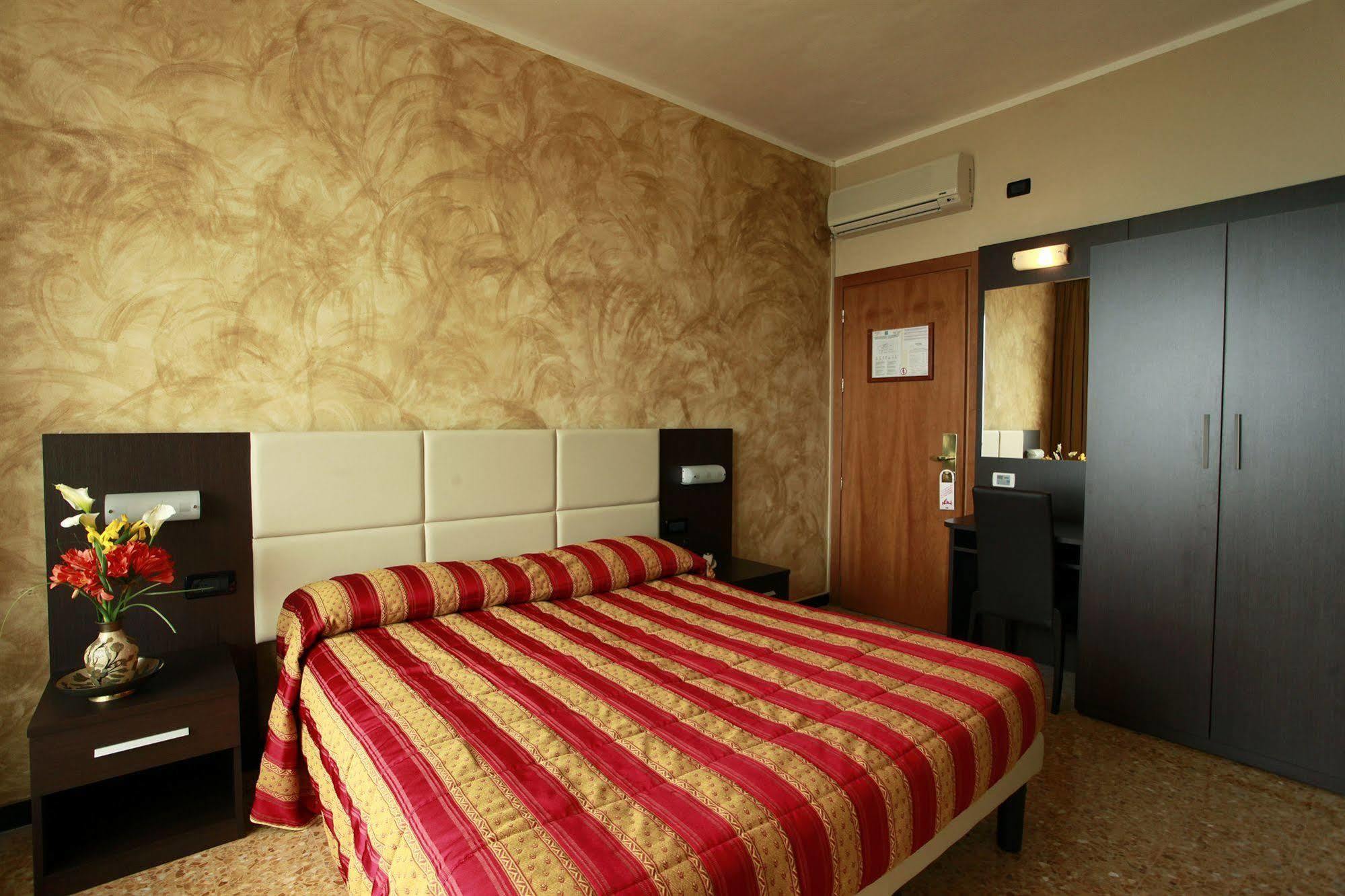 Piccolo Hotel دْيانو مارينا المظهر الخارجي الصورة